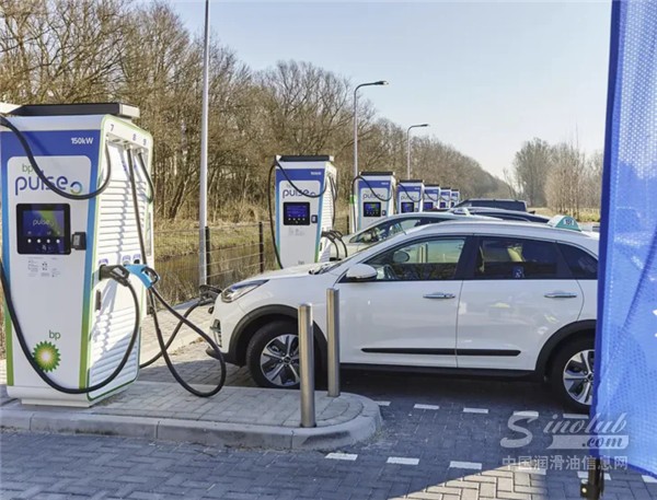 bp-to-sell-Dutch-petrol-stations-and-EV-charging-network-729x556.webp.jpg