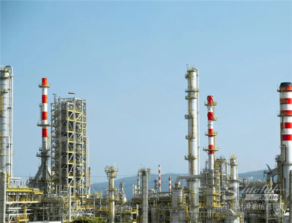 EIA-projects-refining-margins-to-hold-steady-despite-capacity-cuts-729x556.webp.jpg